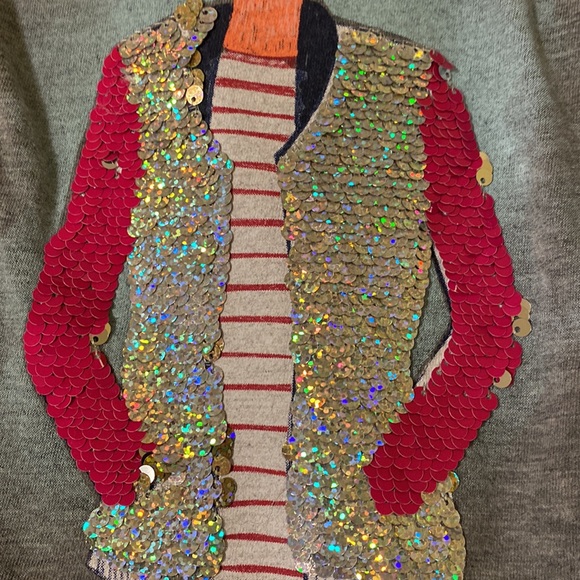 Gray sequin flippy t-shirt. Girls size 10. Brand- so. For kids or teens. - Picture 2 of 4